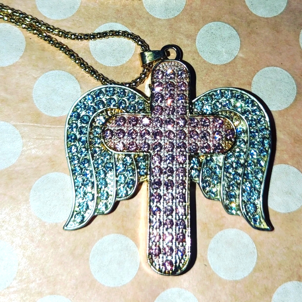 Beautiful Angel Wing pendant necklace